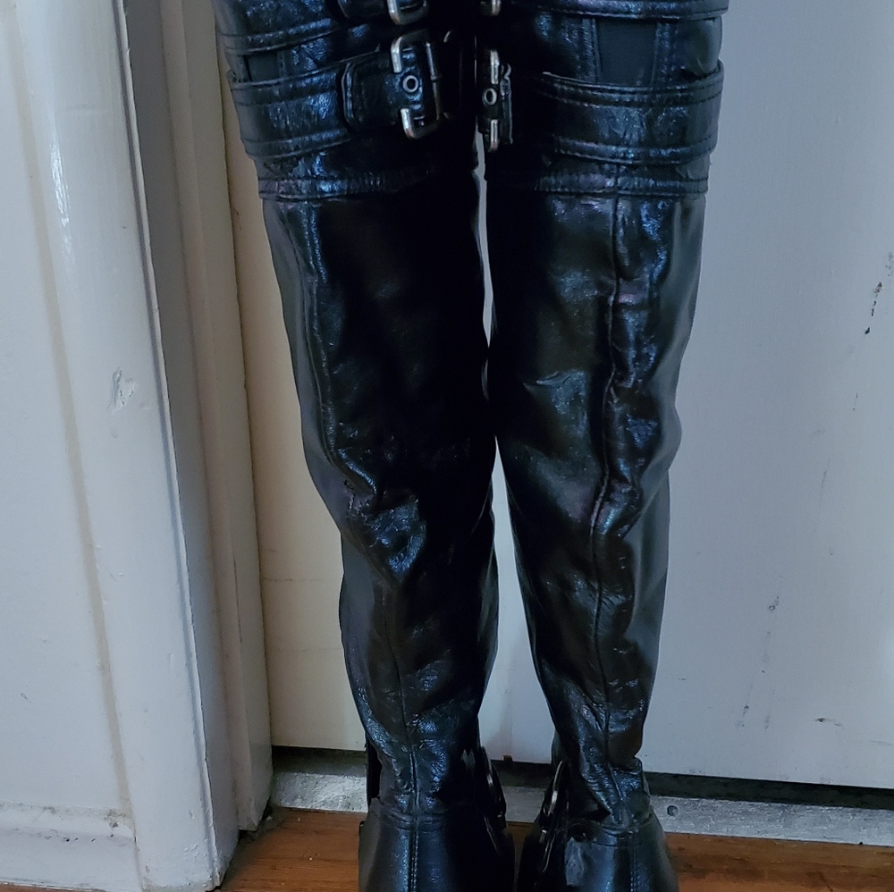 Boots - Picture 4 of 4